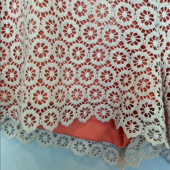 Gianni Bini Crochet Lace Overlay Shorts Size 7 - Picture 2 of 6